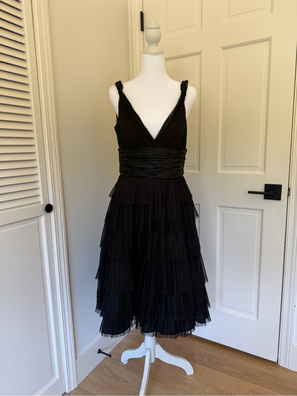 Maggy London Black Tiered V-Neck Midi Dress